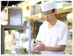 職人による丁寧な手作業